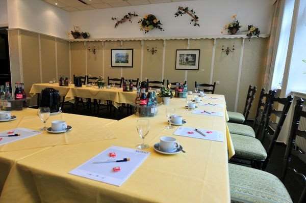 Hotel Akzent Zur Wasserburg - Garni 3*