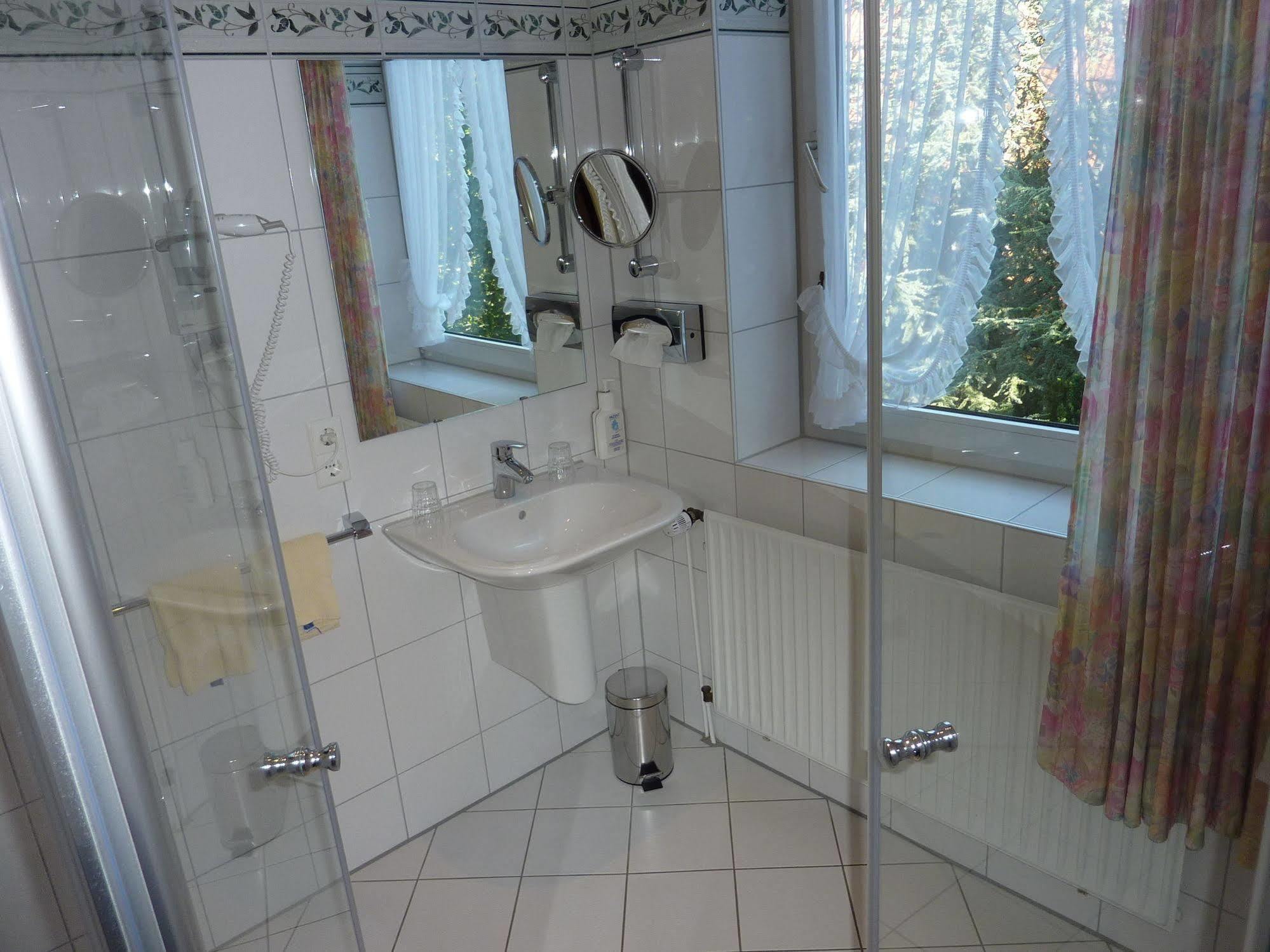 Hotel Akzent Zur Wasserburg - Garni 3*